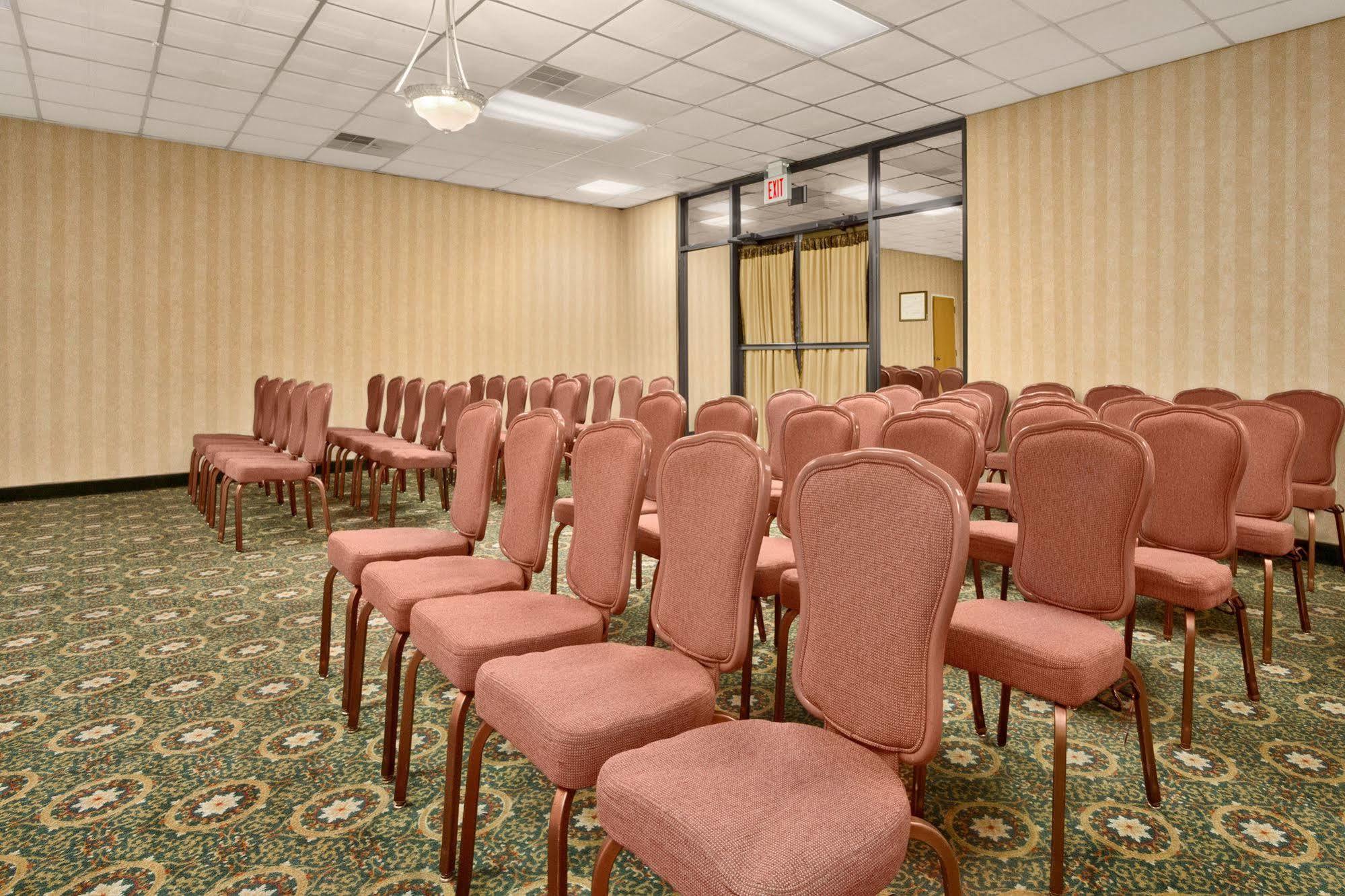 פלזנטוויל Oh St Joseph Resort Hotel עסק תמונה